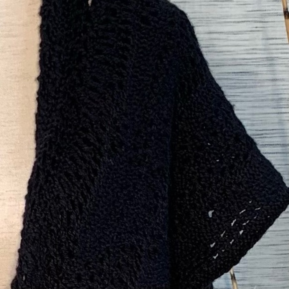 Cache black knit and crocheted cardigan with shawl. - Picture 4 of 16